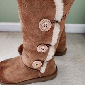Ugg Australia Women Tall 3 button Leather Sheepskin Boots shoes sz 8